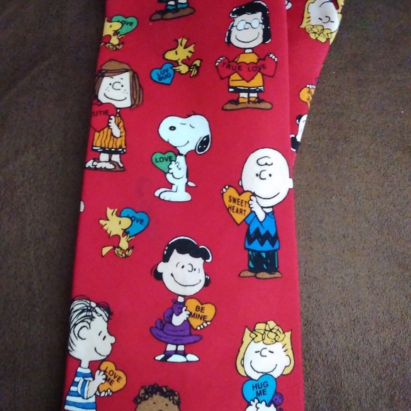 Peanuts Red Peanut & the Gang Valentine Tie - Picture 3 of 4